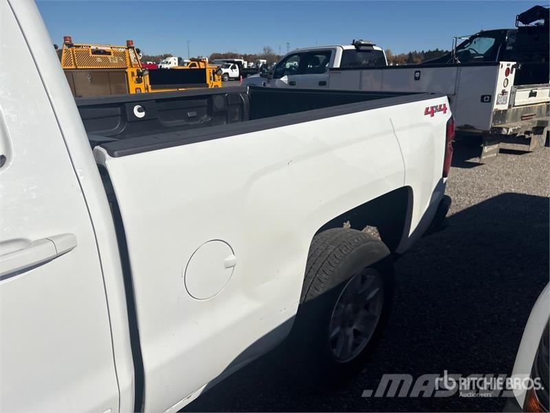 Chevrolet Silverado 1500 4x4 Extended Cab Pickup Diger