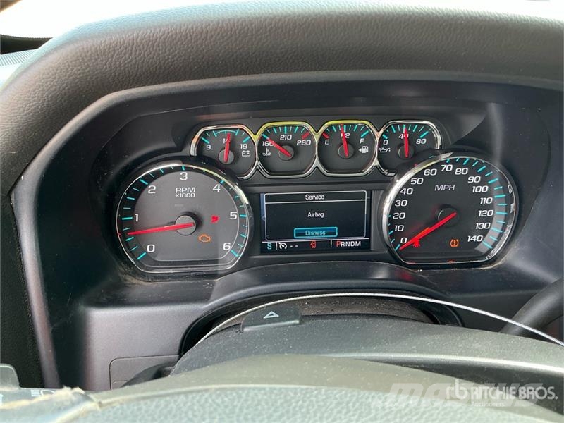 Chevrolet Silverado 1500 4x4 Crew Cab Pickup Egyéb