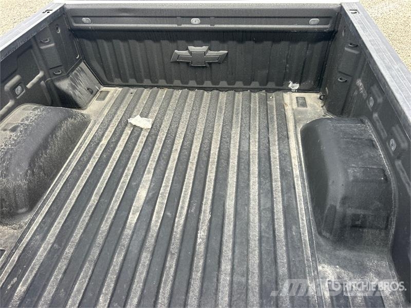 Chevrolet Silverado 1500 4x4 Crew Cab Pickup Další