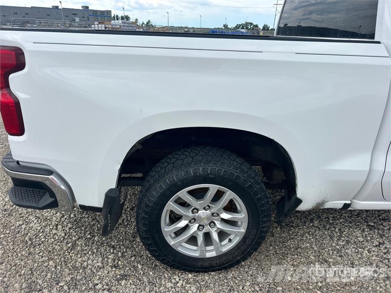 Chevrolet Silverado 1500 4x4 Crew Cab Pickup Další