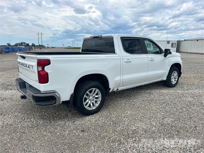 Chevrolet Silverado 1500 4x4 Crew Cab Pickup Další