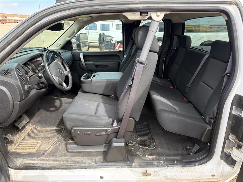 Chevrolet Silverado 1500 LT 4x4 Extended Cab Pickup Andere Transporter
