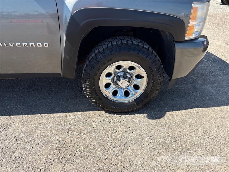 Chevrolet Silverado 1500 4x4 Extended Cab Pickup Diger