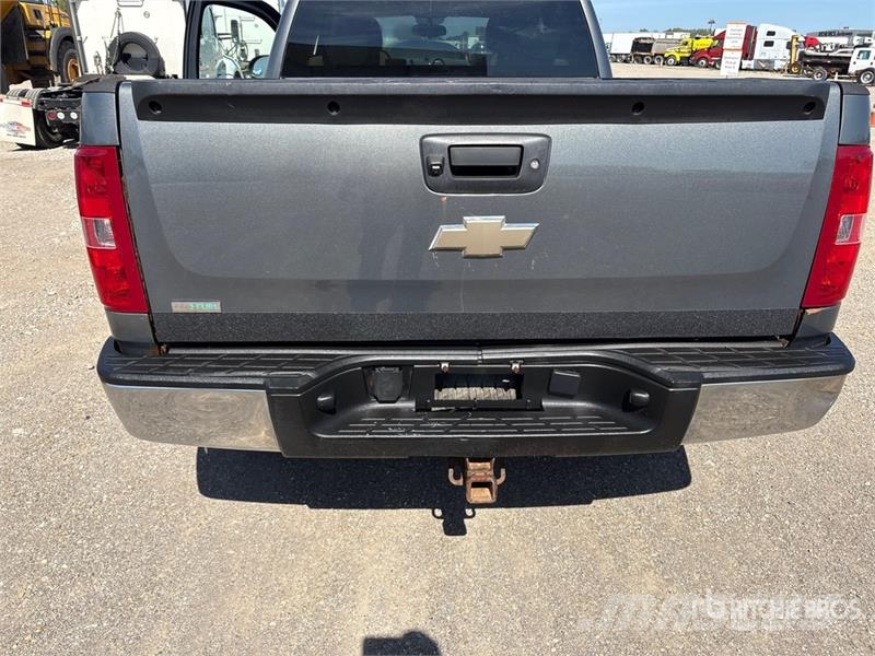 Chevrolet Silverado 1500 4x4 Extended Cab Pickup Diger