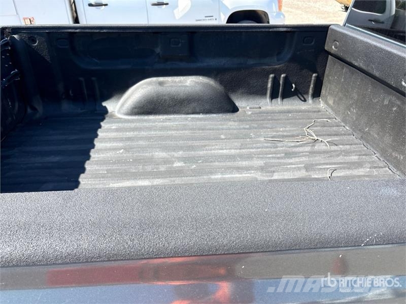 Chevrolet Silverado 1500 4x4 Extended Cab Pickup Diger