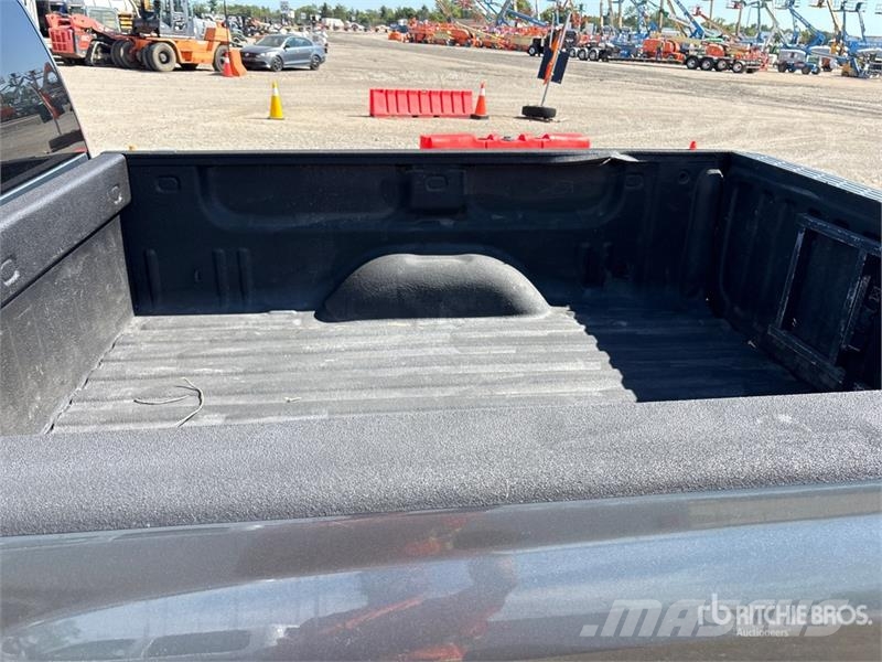 Chevrolet Silverado 1500 4x4 Extended Cab Pickup Diger