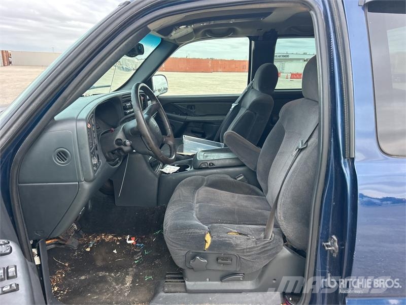 Chevrolet Silverado 1500 Z71 4x4 Extended Cab Pickup Egyéb