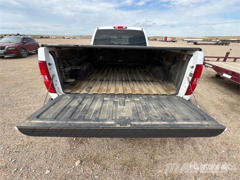 Chevrolet Silverado 1500 LT 4x4 Extended Cab Pickup Andere Transporter