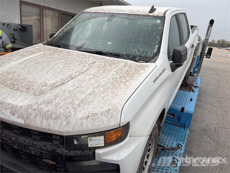 Chevrolet Silverado 1500 4x4 Crew Cab Pickup Muu