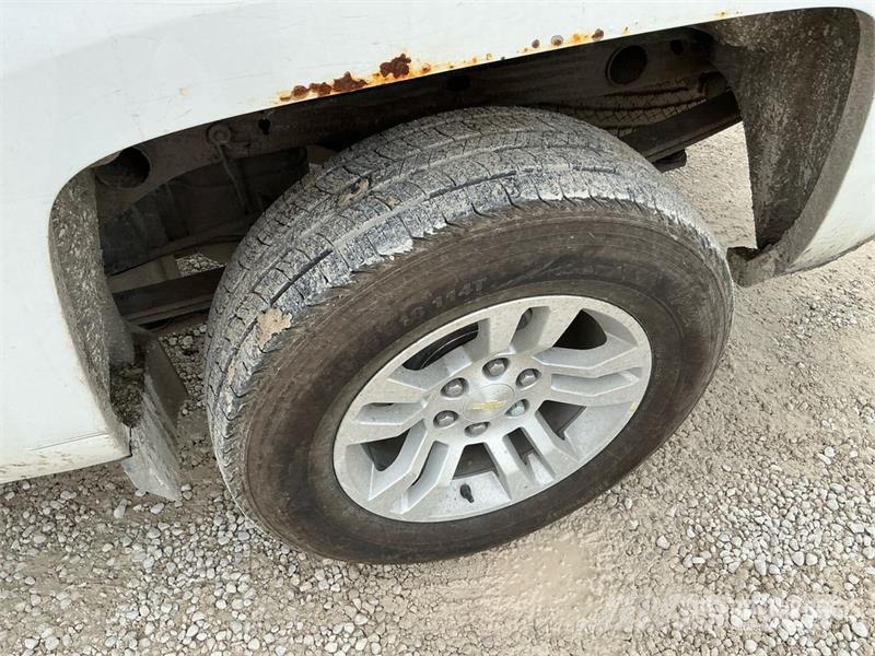 Chevrolet Silverado 1500 4x4 Crew Cab Pickup Egyéb