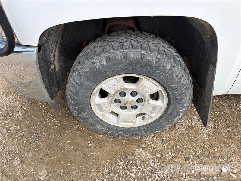 Chevrolet Silverado 1500 LT 4x4 Extended Cab Pickup Andere Transporter