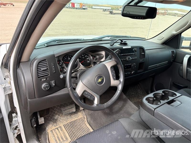 Chevrolet Silverado 1500 LT 4x4 Extended Cab Pickup Andere Transporter