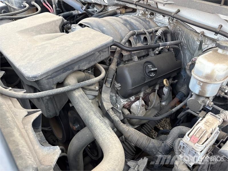 Chevrolet Silverado 1500 4x2 Pickup Прочие фургоны