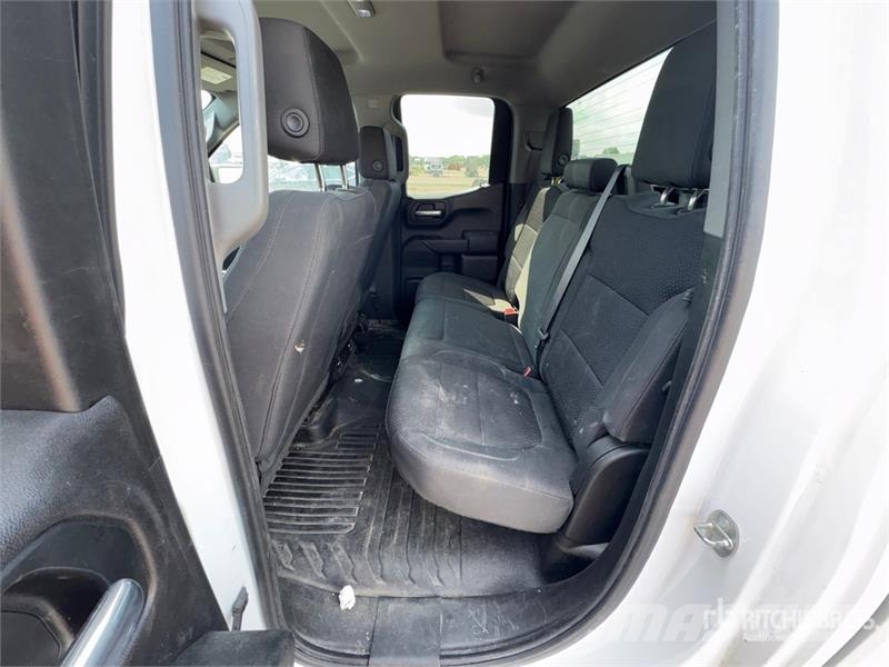 Chevrolet Silverado 1500 4x4 Extended Cab Pickup Další