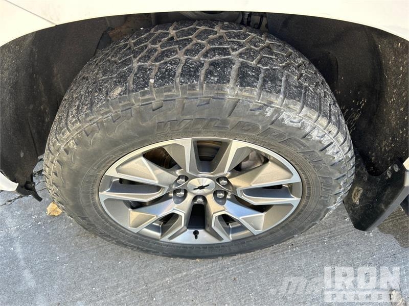 Chevrolet Silverado 1500 RST 4x4 Crew Cab Pickup Drugi