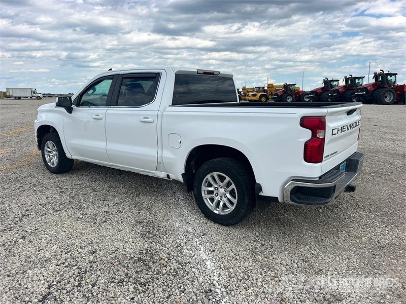 Chevrolet Silverado 1500 4x4 Crew Cab Pickup Další