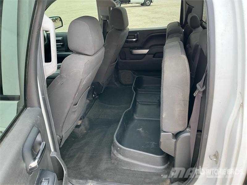 Chevrolet Silverado 1500 4x4 Crew Cab Pickup Egyéb
