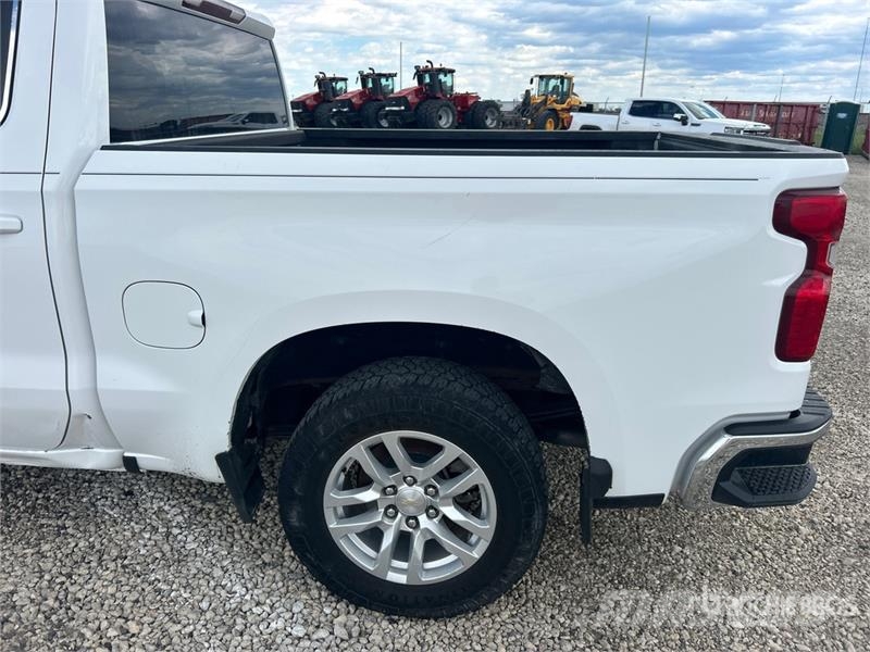 Chevrolet Silverado 1500 4x4 Crew Cab Pickup Další