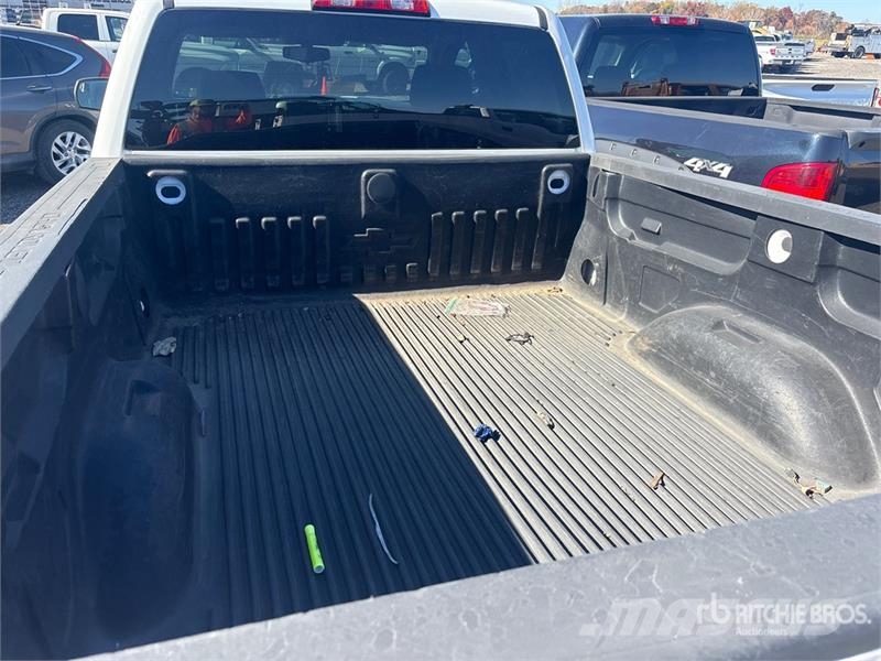 Chevrolet Silverado 1500 4x4 Extended Cab Pickup Diger