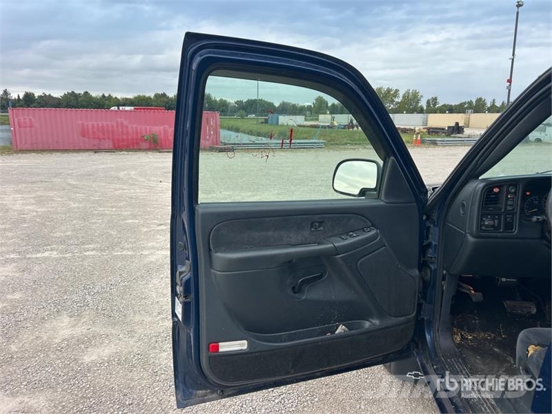 Chevrolet Silverado 1500 Z71 4x4 Extended Cab Pickup Egyéb