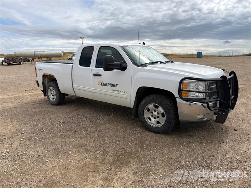 Chevrolet Silverado 1500 LT 4x4 Extended Cab Pickup Andere Transporter