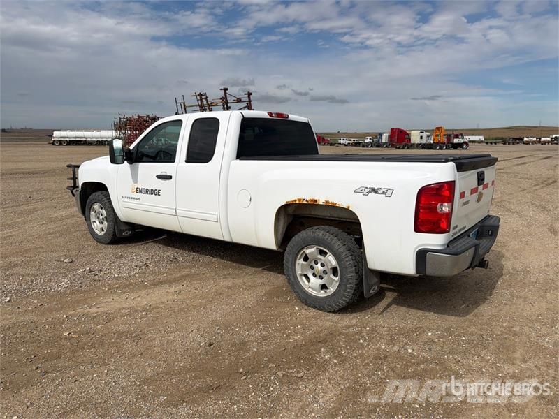 Chevrolet Silverado 1500 LT 4x4 Extended Cab Pickup Andere Transporter