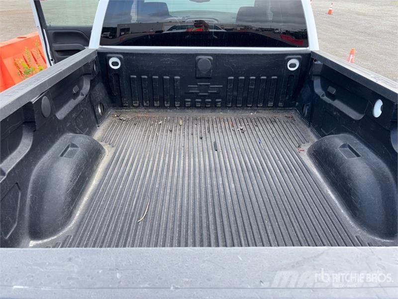 Chevrolet Silverado 1500 4x4 Extended Cab Pickup Další