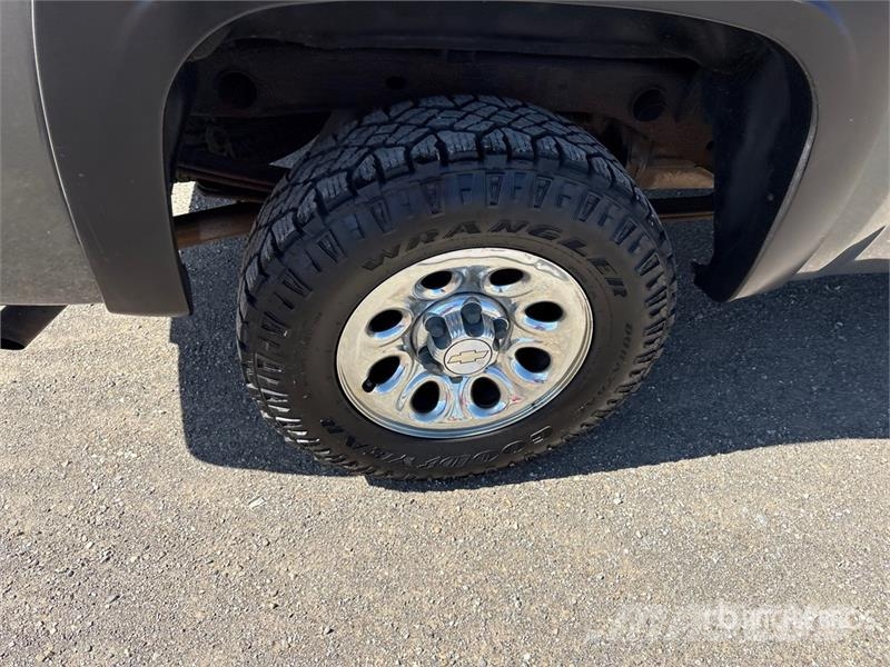 Chevrolet Silverado 1500 4x4 Extended Cab Pickup Diger