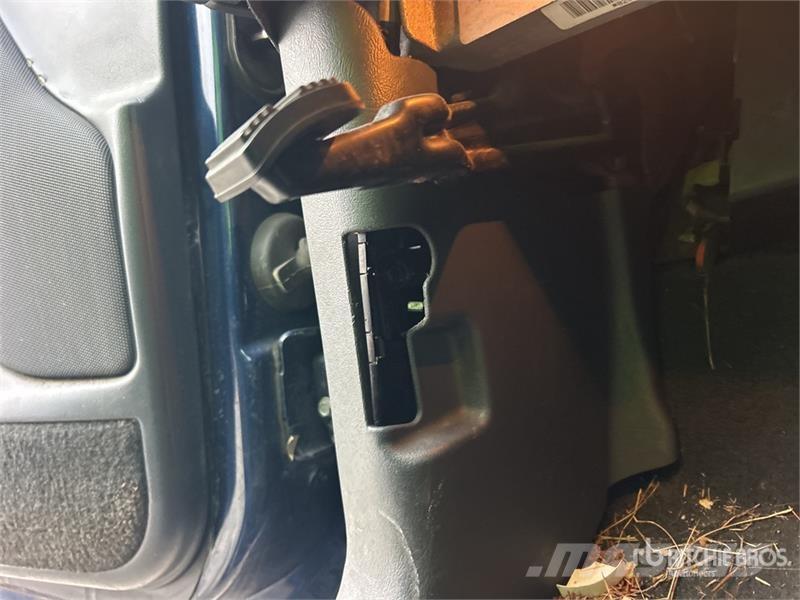 Chevrolet Silverado 1500 Z71 4x4 Extended Cab Pickup Egyéb