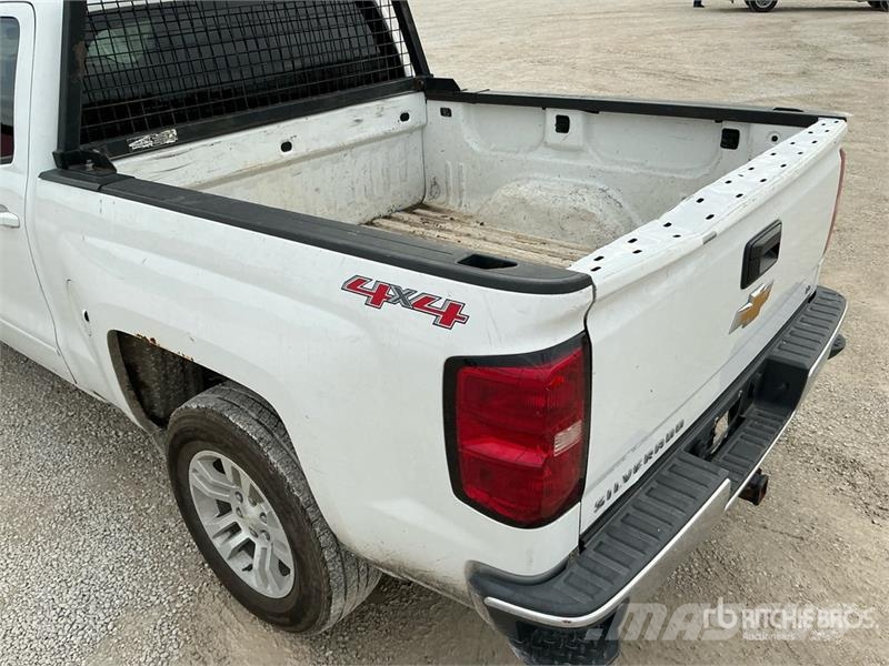 Chevrolet Silverado 1500 4x4 Crew Cab Pickup Egyéb