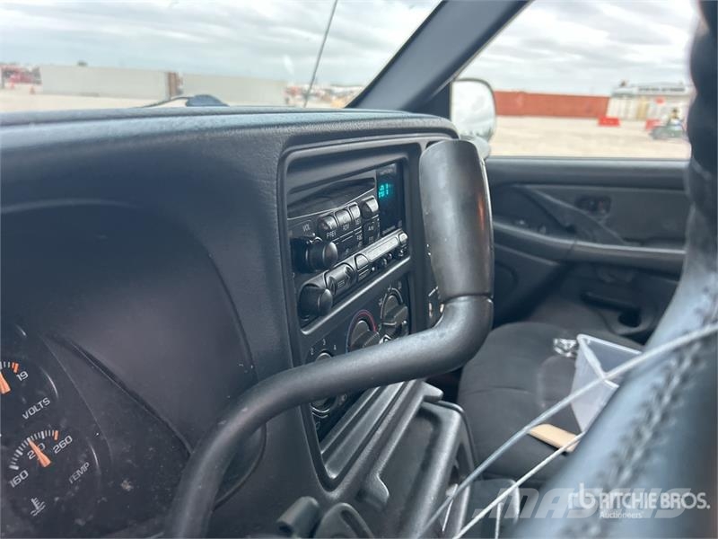 Chevrolet Silverado 1500 Z71 4x4 Extended Cab Pickup Egyéb