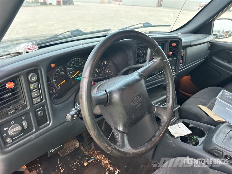 Chevrolet Silverado 1500 Z71 4x4 Extended Cab Pickup Egyéb