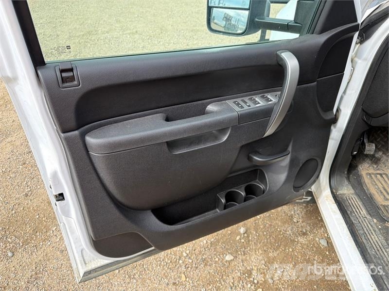 Chevrolet Silverado 1500 LT 4x4 Extended Cab Pickup Andere Transporter