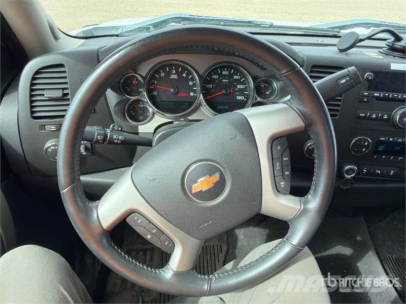 Chevrolet Silverado 1500 LT 4x4 Extended Cab Pickup Andere Transporter
