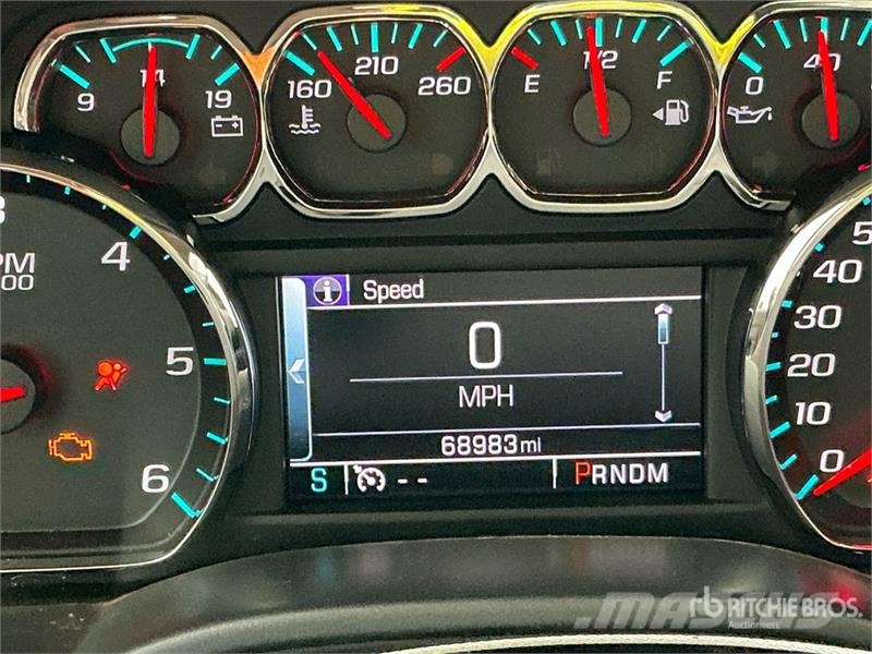 Chevrolet Silverado 1500 4x4 Crew Cab Pickup Egyéb