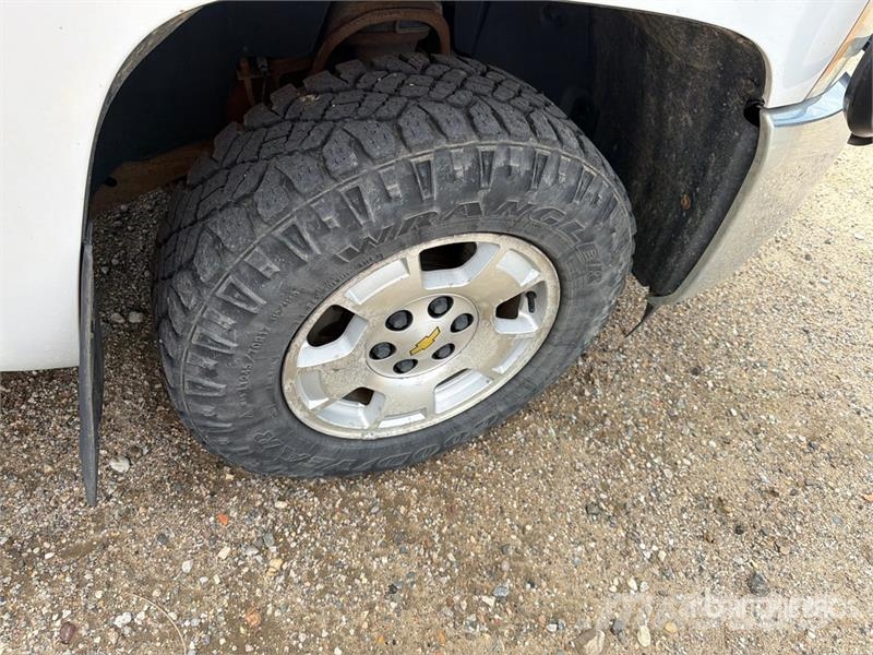 Chevrolet Silverado 1500 LT 4x4 Extended Cab Pickup Andere Transporter