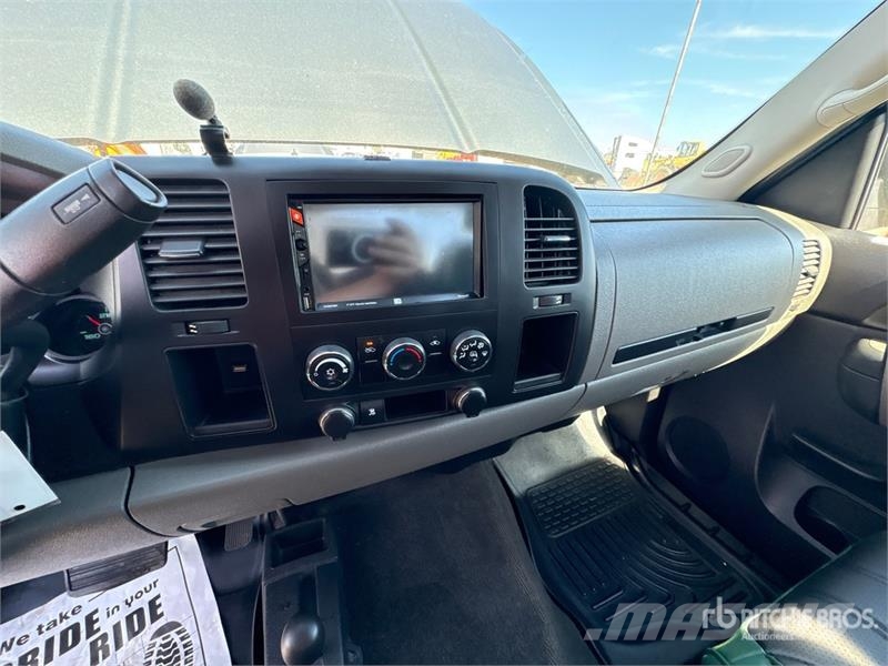 Chevrolet Silverado 1500 4x4 Extended Cab Pickup Diger
