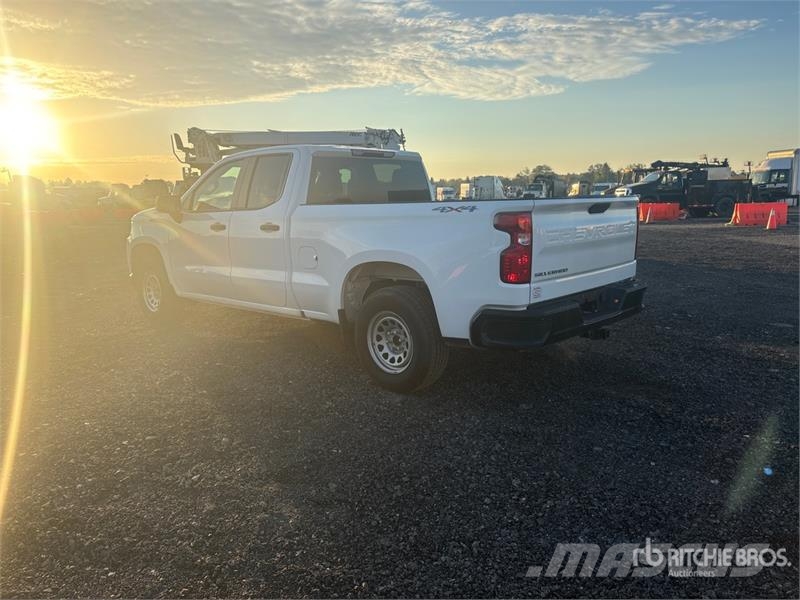 Chevrolet Silverado 1500 4x4 Extended Cab Pickup Muu