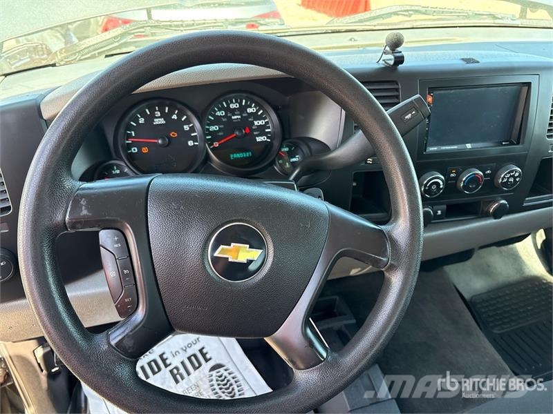 Chevrolet Silverado 1500 4x4 Extended Cab Pickup Diger