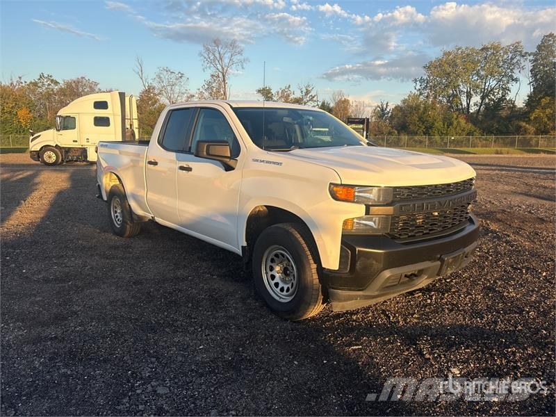 Chevrolet Silverado 1500 4x4 Extended Cab Pickup Muu