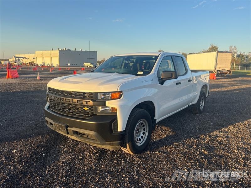 Chevrolet Silverado 1500 4x4 Extended Cab Pickup Muu