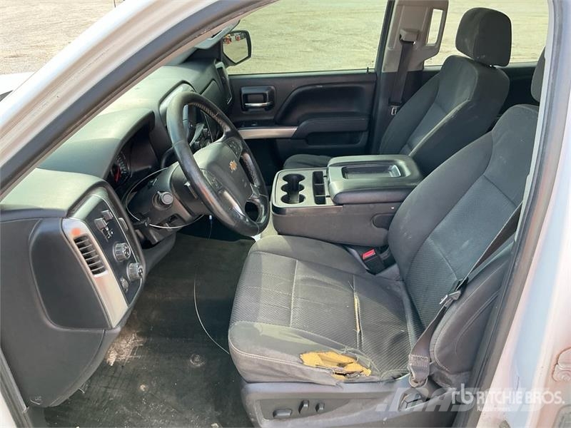 Chevrolet Silverado 1500 4x4 Crew Cab Pickup Egyéb