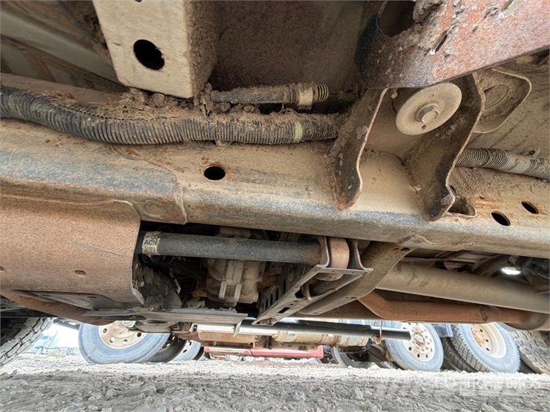 Chevrolet Silverado 2500 4x4 Crew Cab Pickup (Inoperable) Ostalo