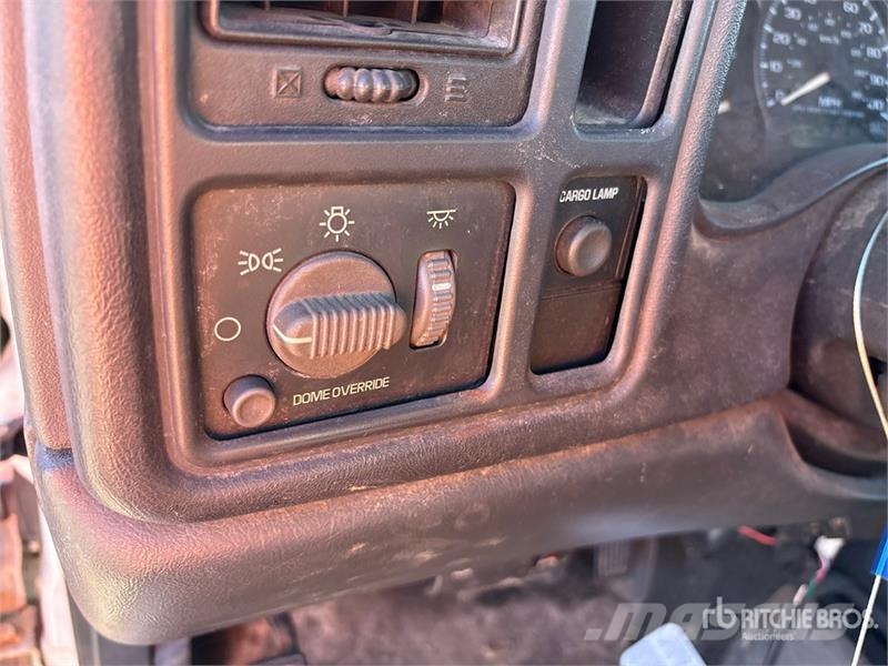 Chevrolet Silverado 2500HD 4x4 Snow Plow Truck Komunalna vozila