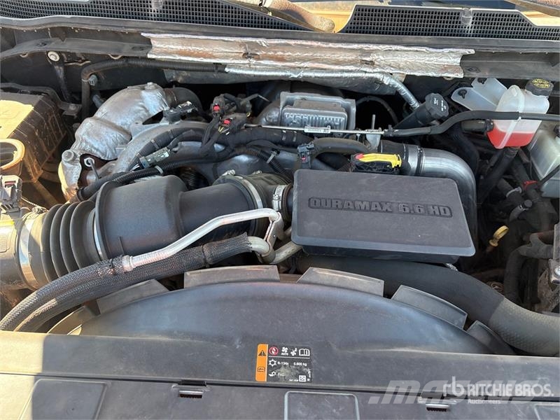 Chevrolet Silverado 2500 HD 4x4 Crew Cab Pickup Други