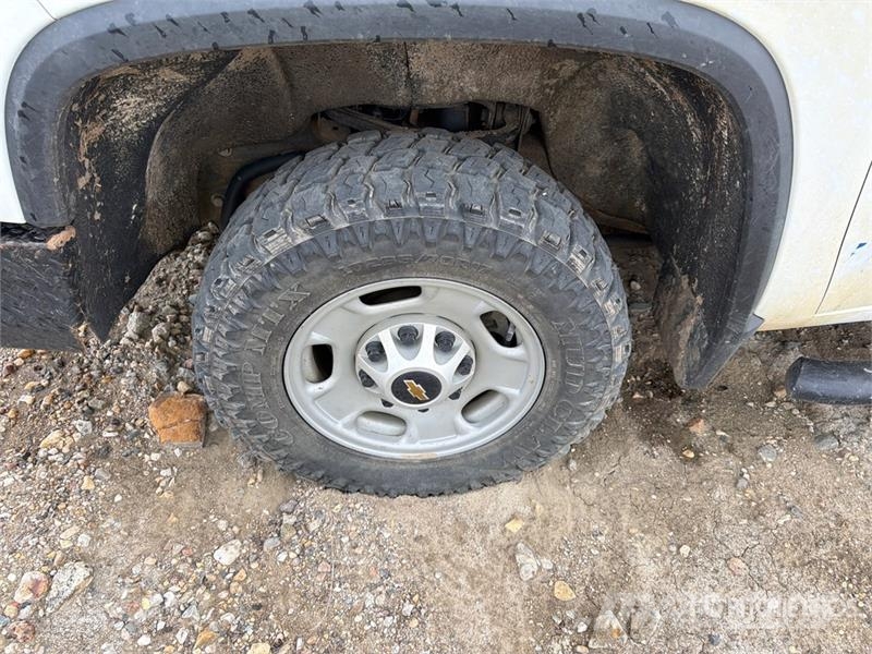 Chevrolet Silverado 2500 4x4 Crew Cab Pickup (Inoperable) Ostalo
