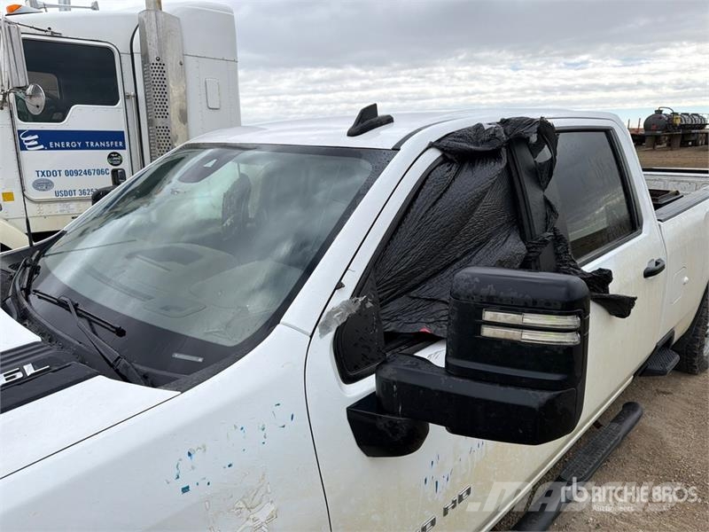 Chevrolet Silverado 2500 4x4 Crew Cab Pickup (Inoperable) Ostalo