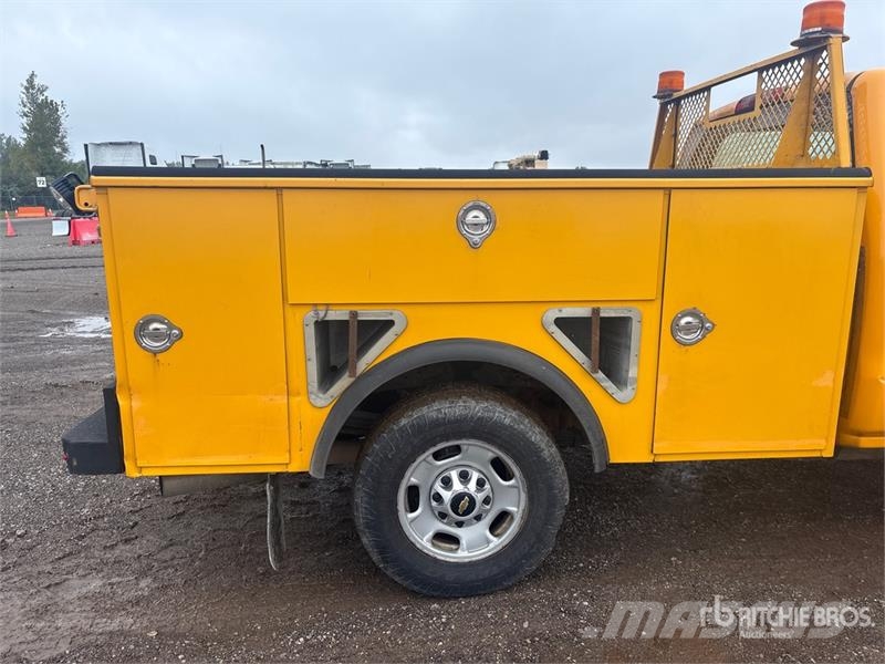 Chevrolet Silverado 2500HD 4x4 Crew Cab Utility Truck Pick up/Dropside