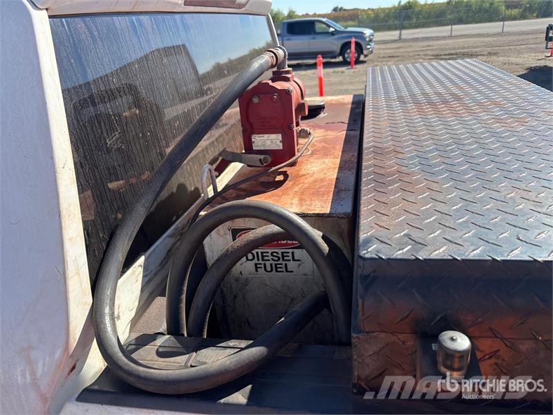 Chevrolet Silverado 2500 HD 4x4 Crew Cab Pickup Други