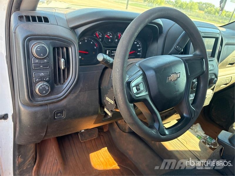 Chevrolet Silverado 2500 HD 4x4 Crew Cab Pickup Други